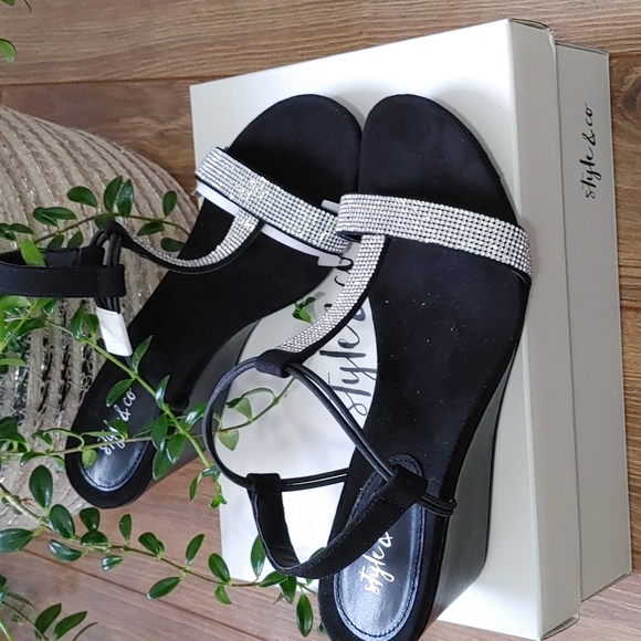 Dress shoes - Picture 2 of 3